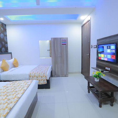 نيودلهي Oaks Inn Plaza Delhi Airport المظهر الخارجي الصورة