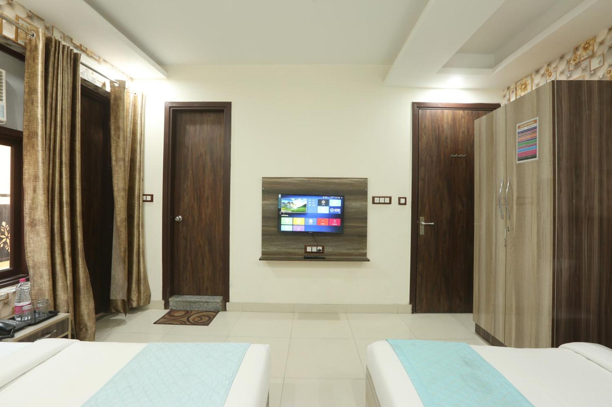 نيودلهي Oaks Inn Plaza Delhi Airport المظهر الخارجي الصورة