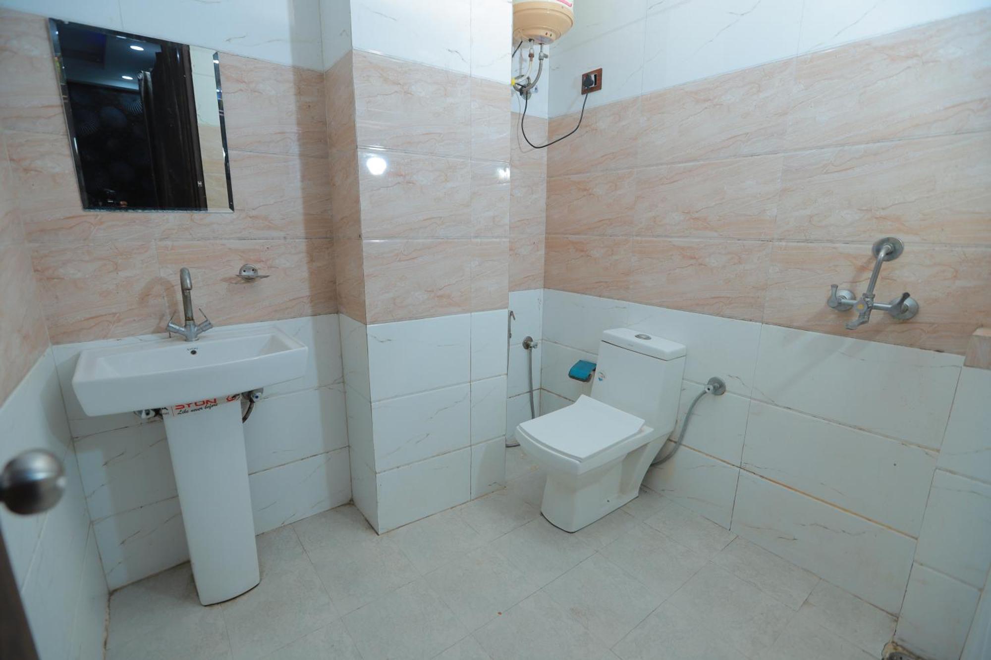 نيودلهي Oaks Inn Plaza Delhi Airport المظهر الخارجي الصورة