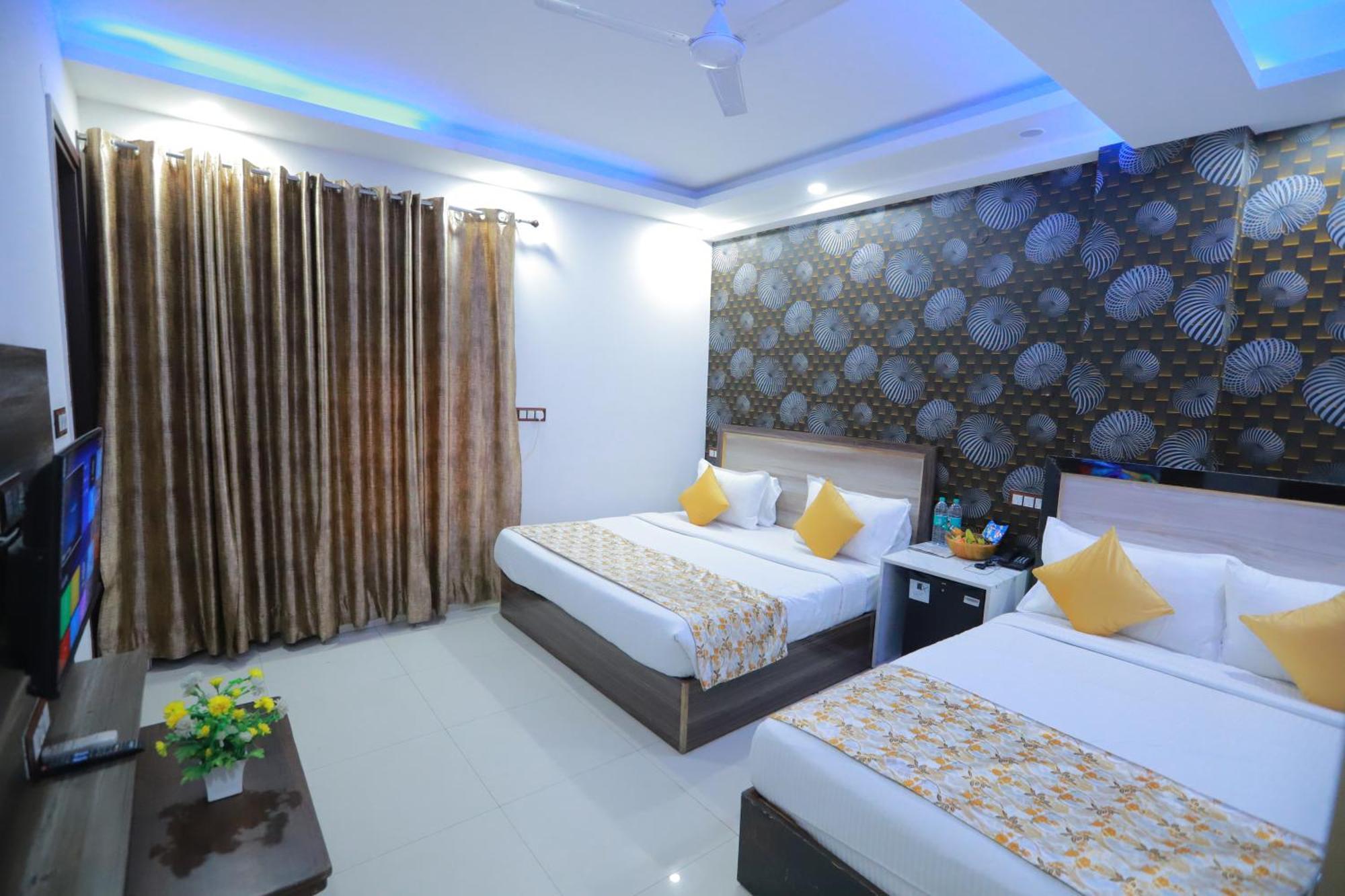 نيودلهي Oaks Inn Plaza Delhi Airport المظهر الخارجي الصورة