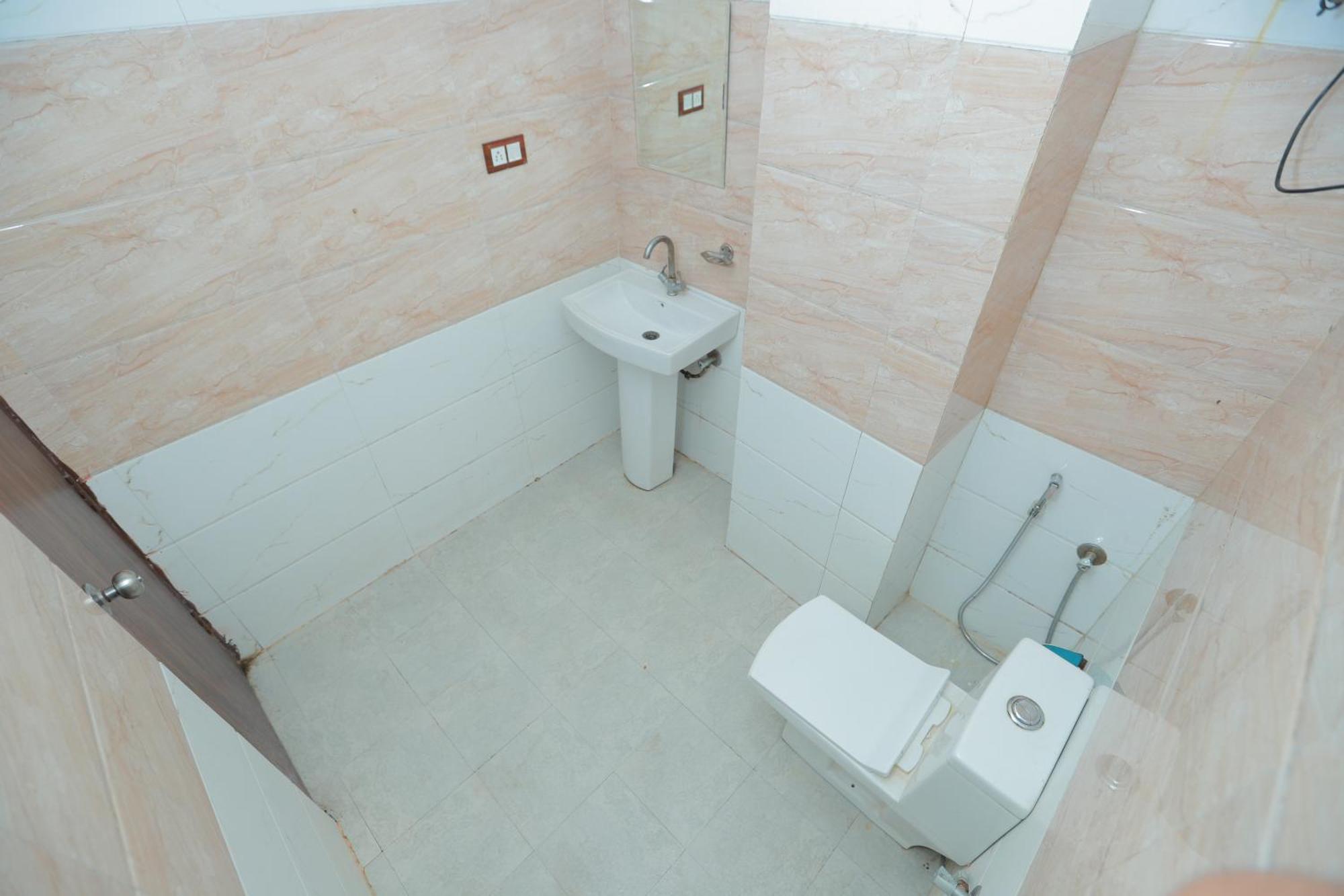 نيودلهي Oaks Inn Plaza Delhi Airport المظهر الخارجي الصورة